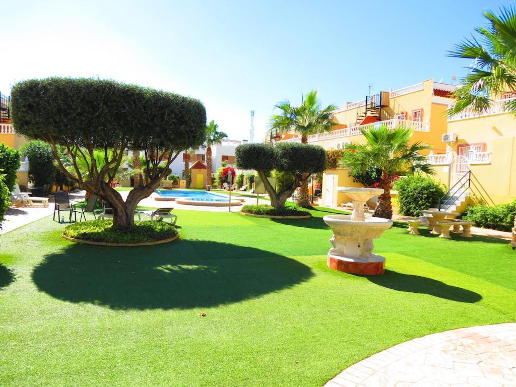 Casa La Zenia Elite Townhouse With Shared Pool And 10 Minutes Walk To Beach Villa Orihuela Luaran gambar