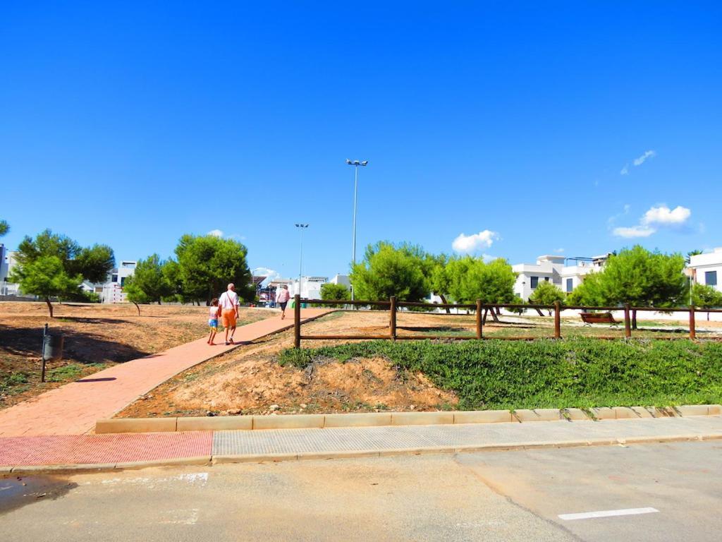 Casa La Zenia Elite Townhouse With Shared Pool And 10 Minutes Walk To Beach Villa Orihuela Luaran gambar