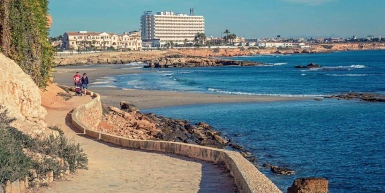Casa La Zenia Elite Townhouse With Shared Pool And 10 Minutes Walk To Beach Villa Orihuela Luaran gambar