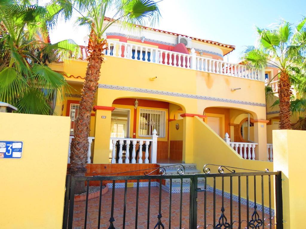 Casa La Zenia Elite Townhouse With Shared Pool And 10 Minutes Walk To Beach Villa Orihuela Luaran gambar